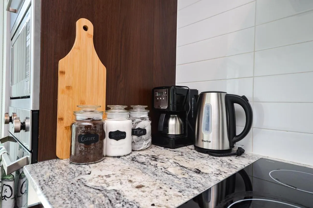 Downtown Toronto Condo Near Cn Tower, Union Station, Scotiabank Arena,Rogers Centre Canada