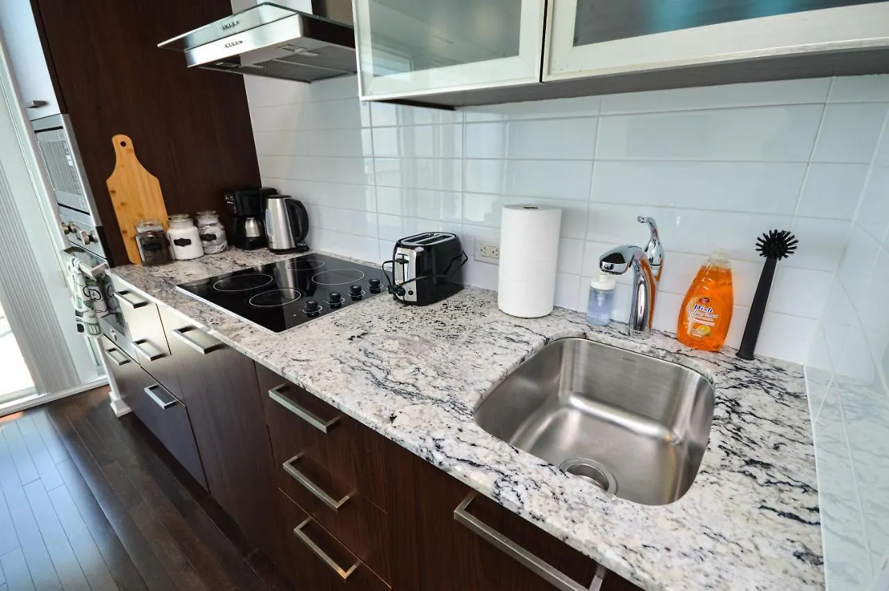 Downtown Toronto Condo Near Cn Tower, Union Station, Scotiabank Arena,Rogers Centre