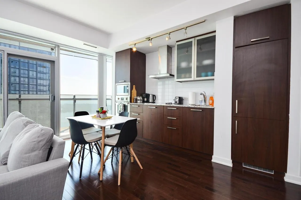 Downtown Toronto Condo Near Cn Tower, Union Station, Scotiabank Arena,Rogers Centre Apartment