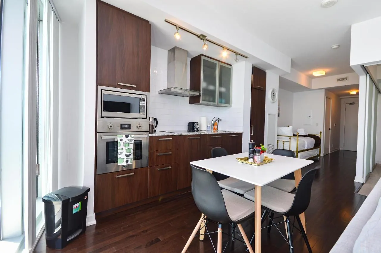 Downtown Toronto Condo Near Cn Tower, Union Station, Scotiabank Arena,Rogers Centre Apartment