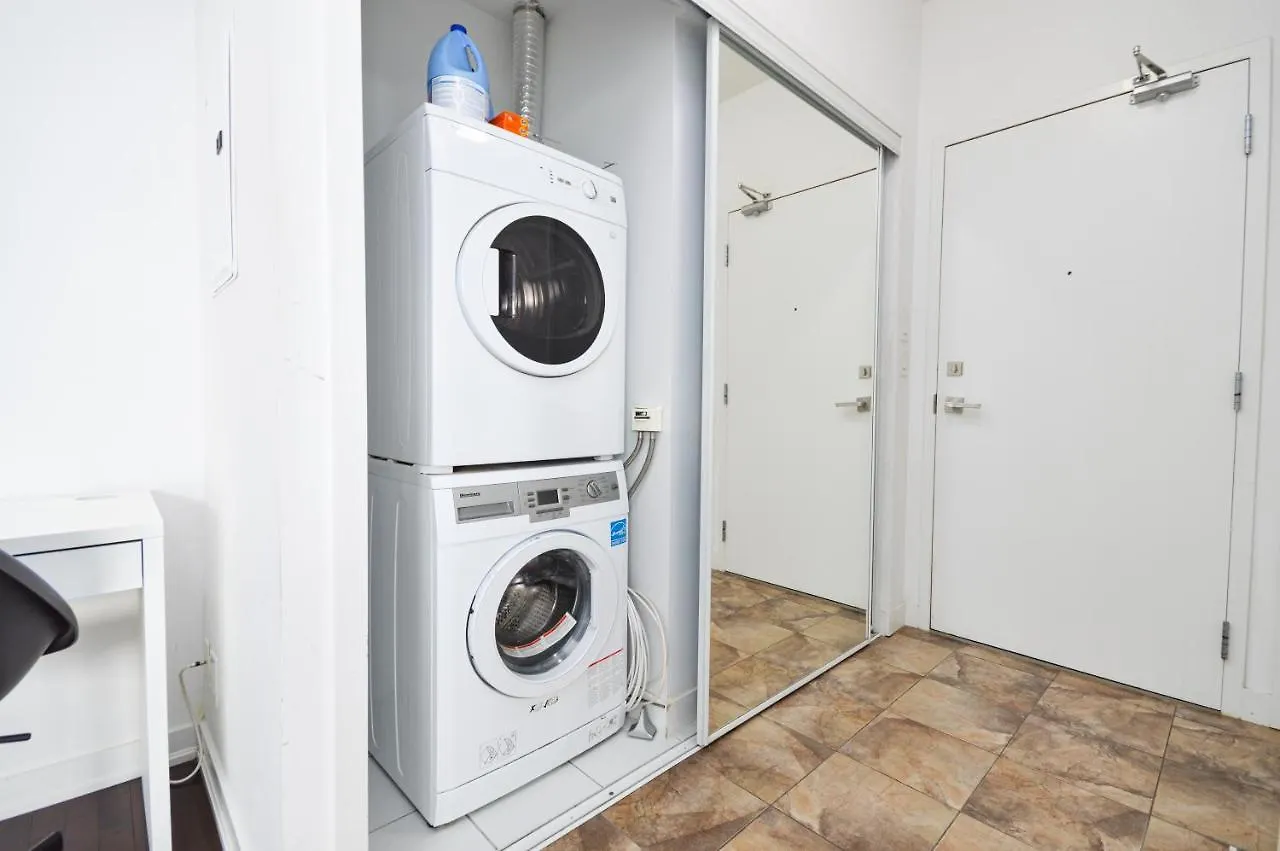Downtown Toronto Condo Near Cn Tower, Union Station, Scotiabank Arena,Rogers Centre 0*,