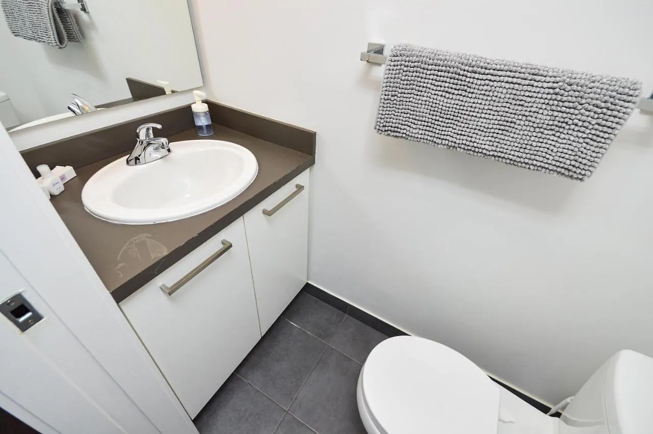 Downtown Toronto Condo Near Cn Tower, Union Station, Scotiabank Arena,Rogers Centre Canada