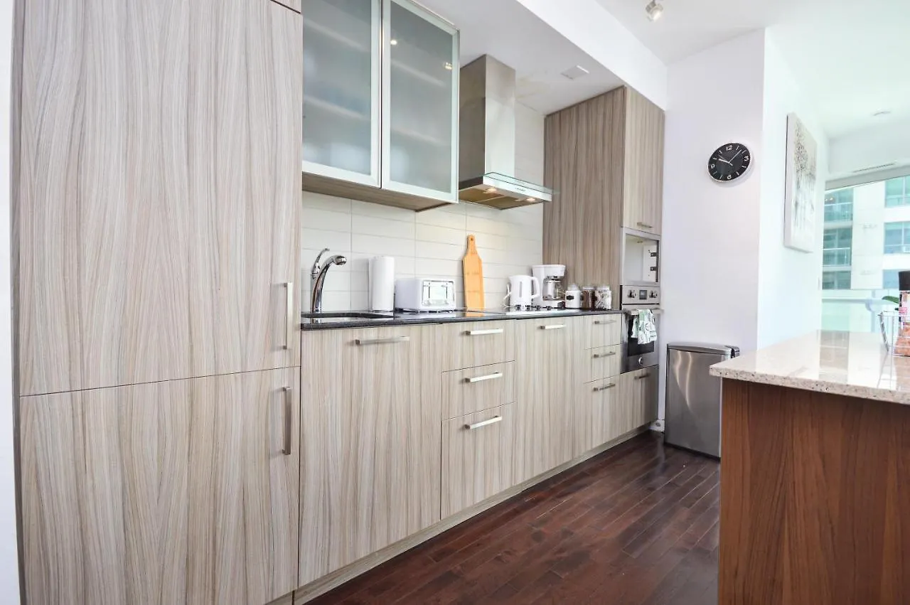 Downtown Toronto Condo Near Cn Tower, Union Station, Scotiabank Arena,Rogers Centre Apartment